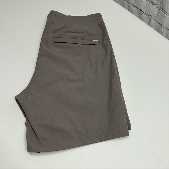 Vuori Men's Tan Flat Front meta easy Shorts size L NWOT - Picture 11 of 11